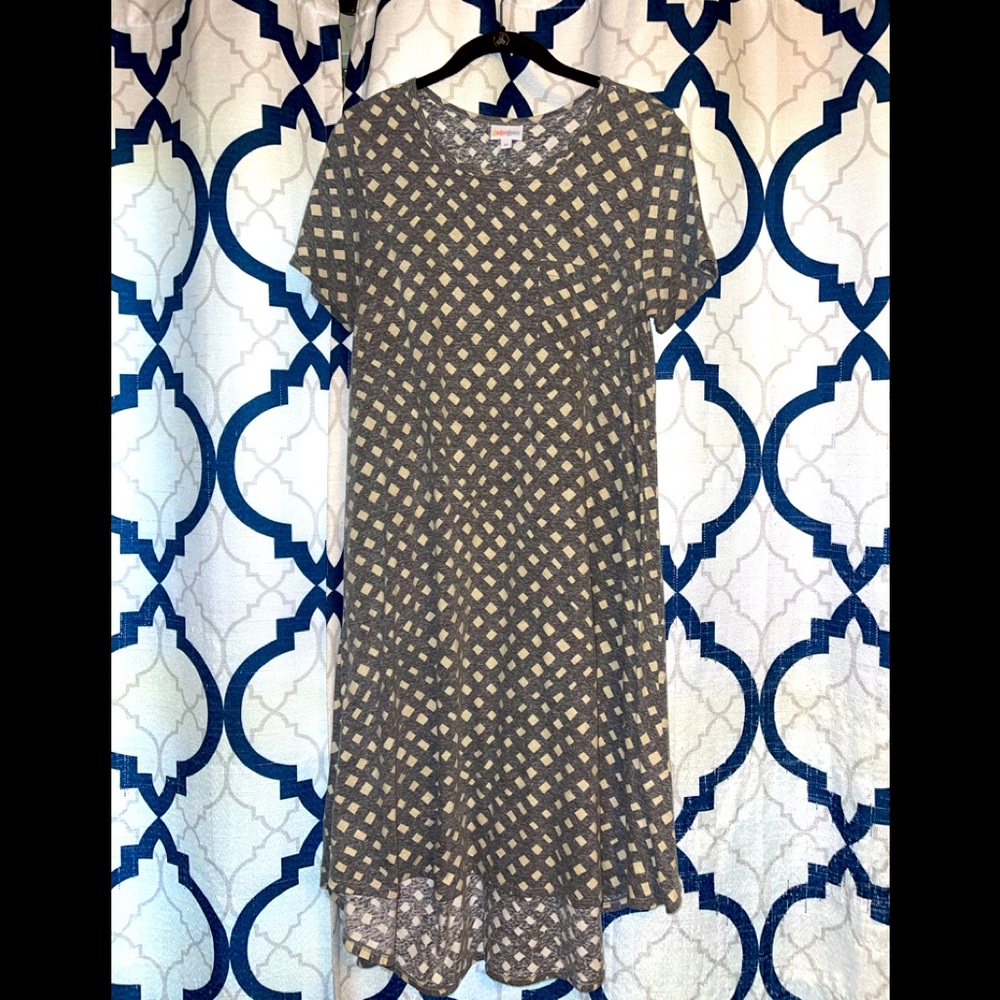 LuLaroe Carly Size Medium Gray and Cream